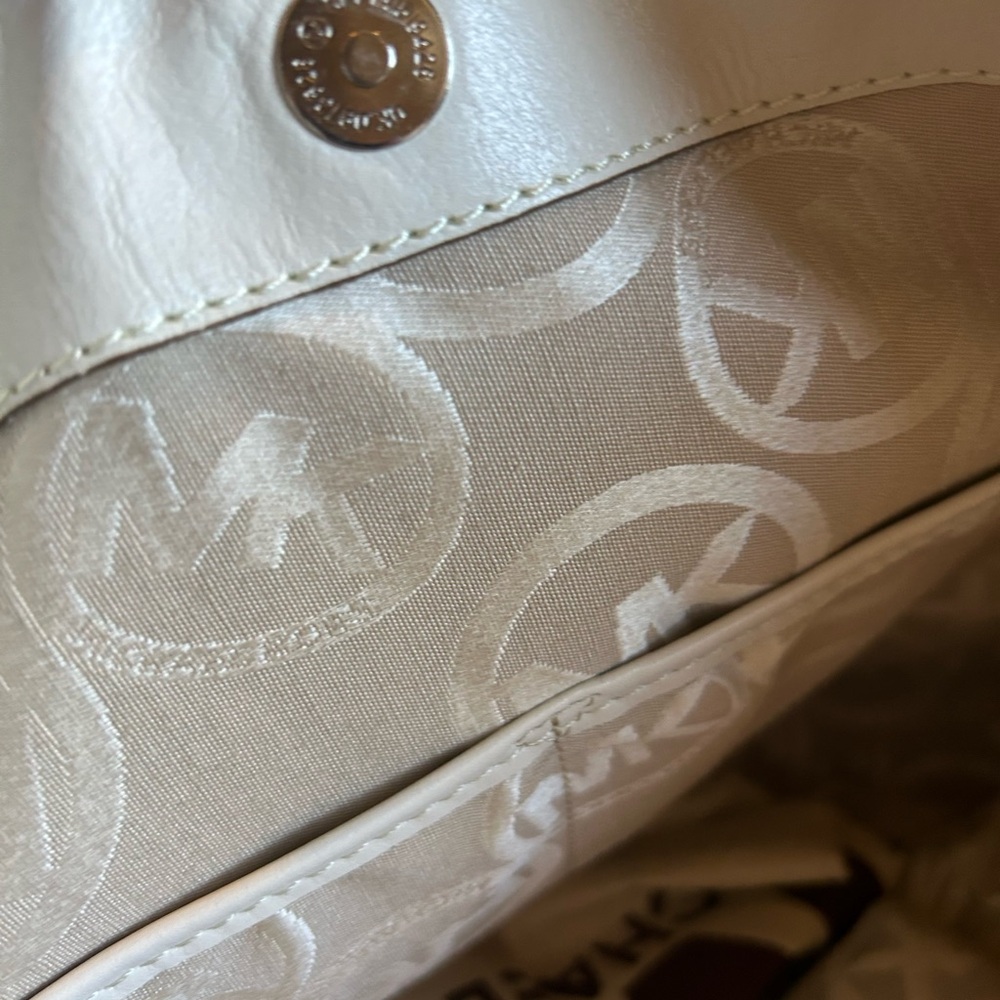 Michael Kors off white studded, oversize leather shoulder bag w dust bag - Picture 5 of 10